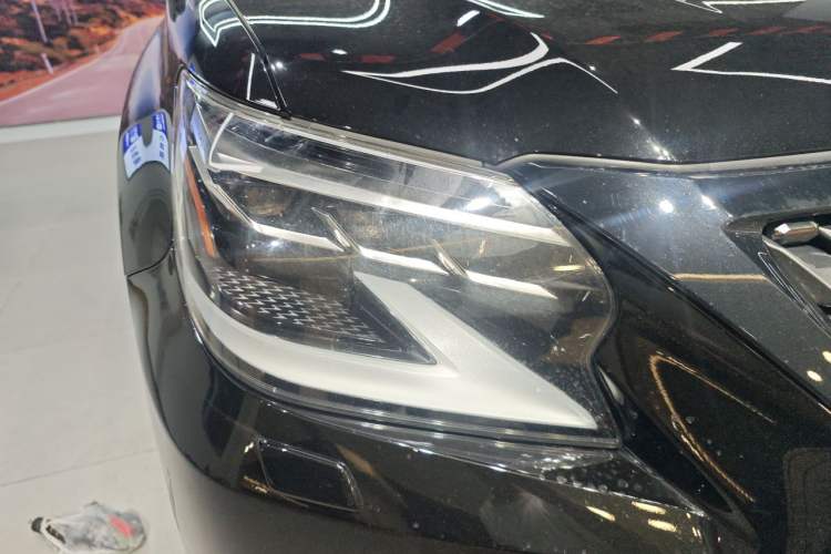 Used Lexus GX  Right Front Headlight