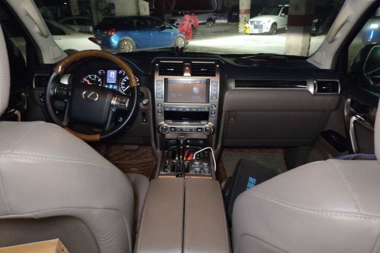 Used Lexus GX  Center Console