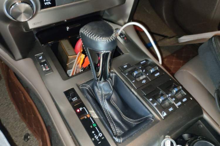 Used Lexus GX  Gear Lever