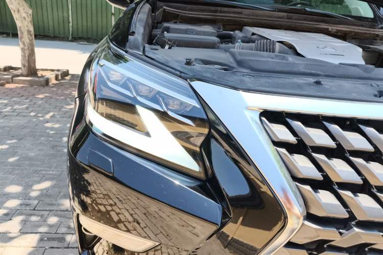 Used Lexus GX  Right Front Headlight