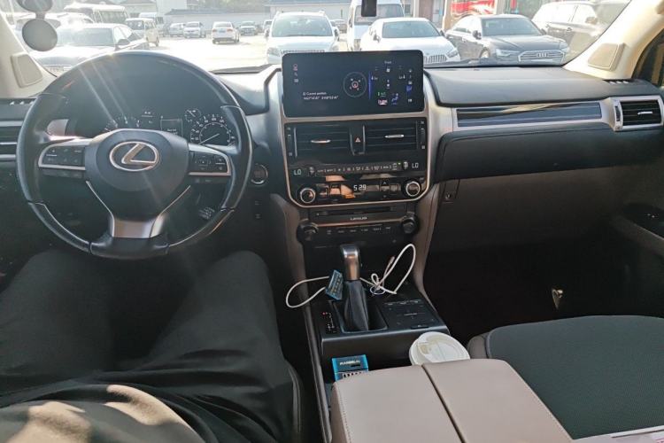 Used Lexus GX  Center Console
