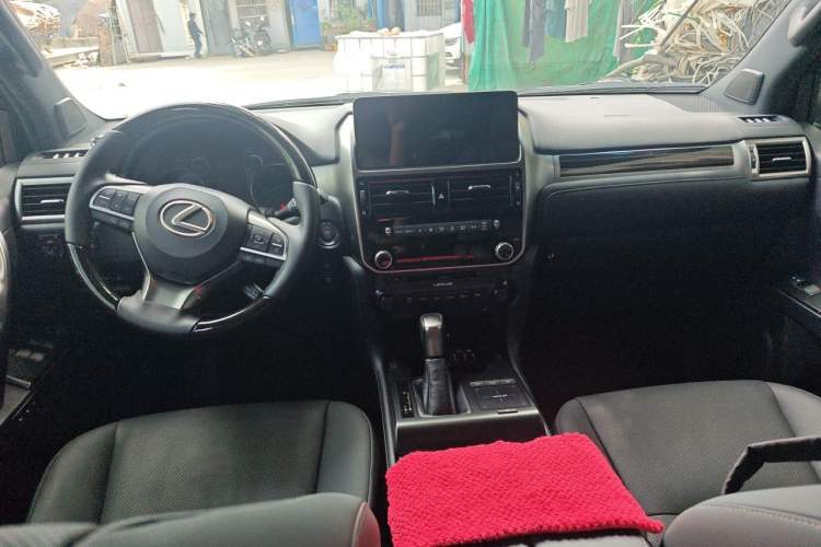 Used Lexus GX  Center Console