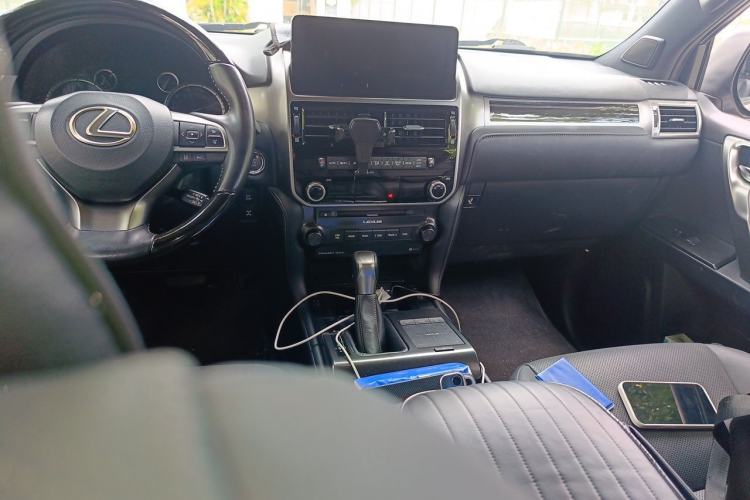 Used Lexus GX  Center Console