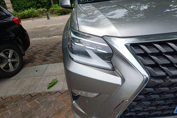 Used Lexus GX  Right Front Headlight