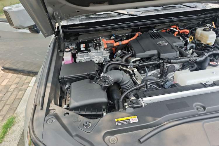 Used Lexus GX 2024 Lingfeng Edition Engine Bay Right