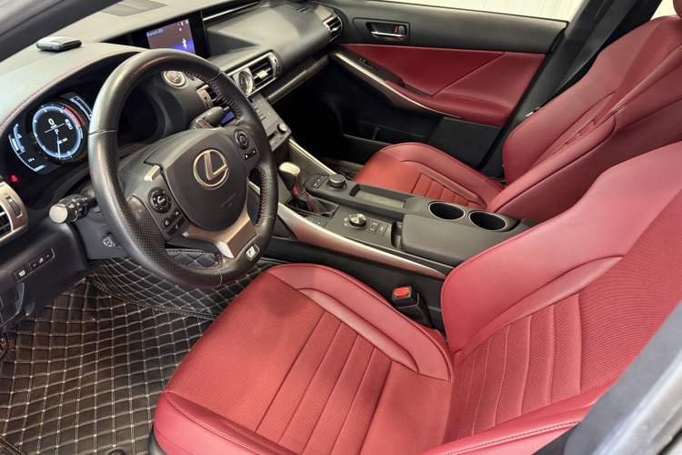 Used Lexus IS 2015 200t F SPORT Interior 4