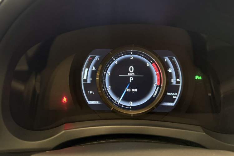 Used Lexus IS 2015 200t F SPORT Odometer Close Up