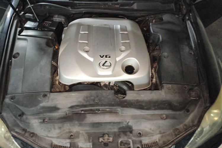 Used Lexus IS 2006 300 Engine Bay