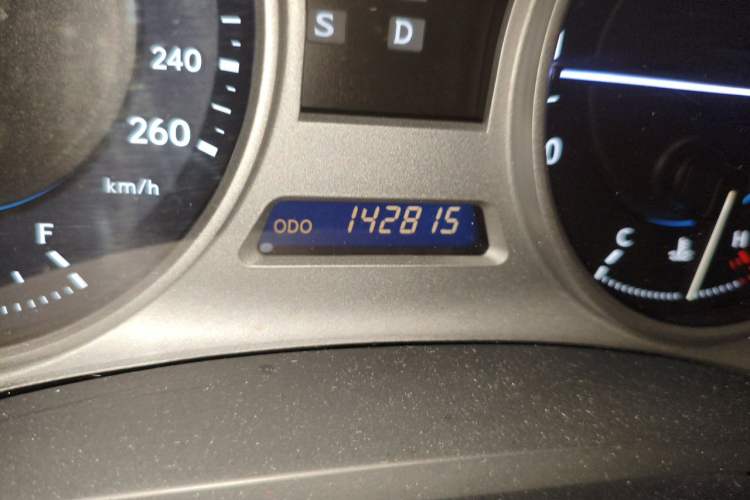 Used Lexus IS 2006 300 Odometer Close Up