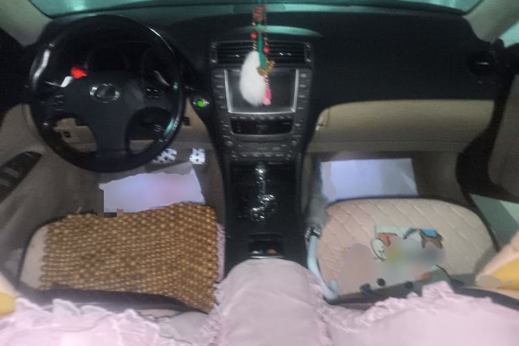 Used Lexus IS  Center Console