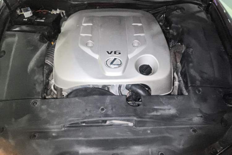 Used Lexus IS  Engine Bay