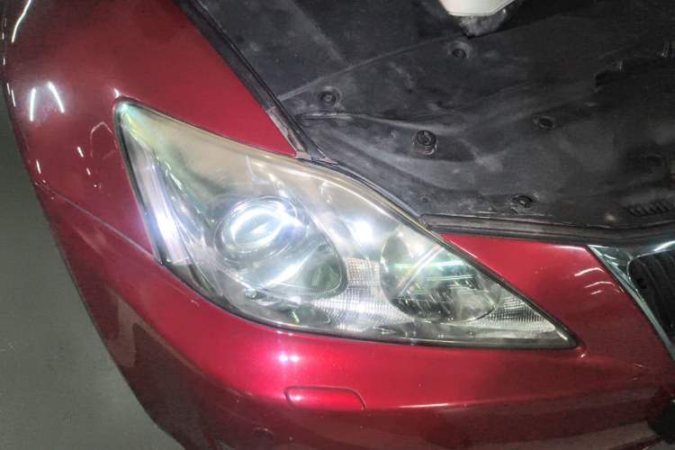 Used Lexus IS  Right Front Headlight
