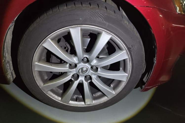 Used Lexus IS 2008 300 Luxury Edition Right Front Wheel Hub