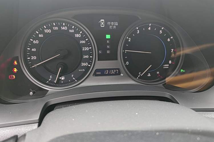 Used Lexus IS 2009 300 Odometer Close Up