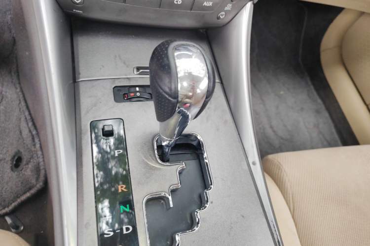 Used Lexus IS 2009 300 Gear Lever
