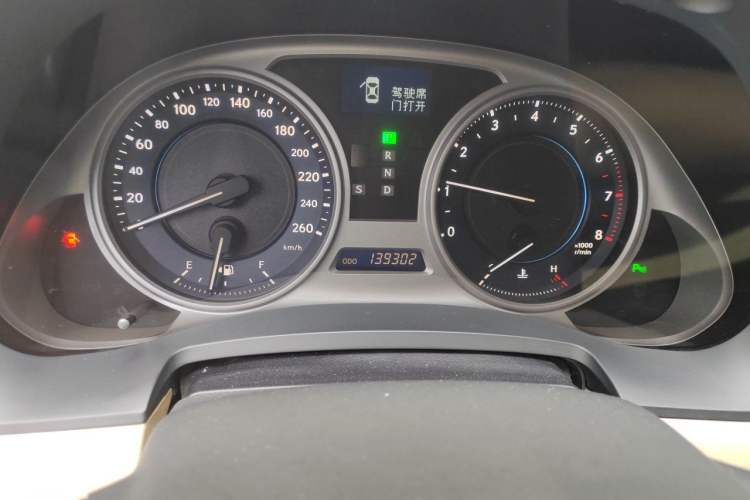 Used Lexus IS 2009 300 Odometer Close Up