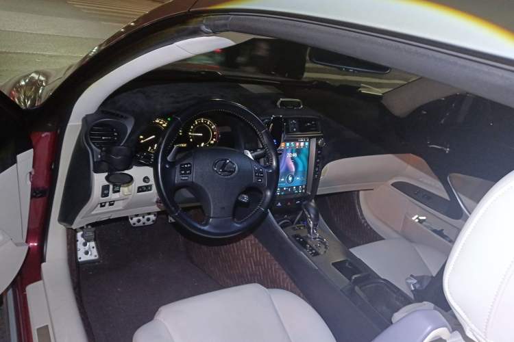 Used Lexus IS 2009 300C Center Console