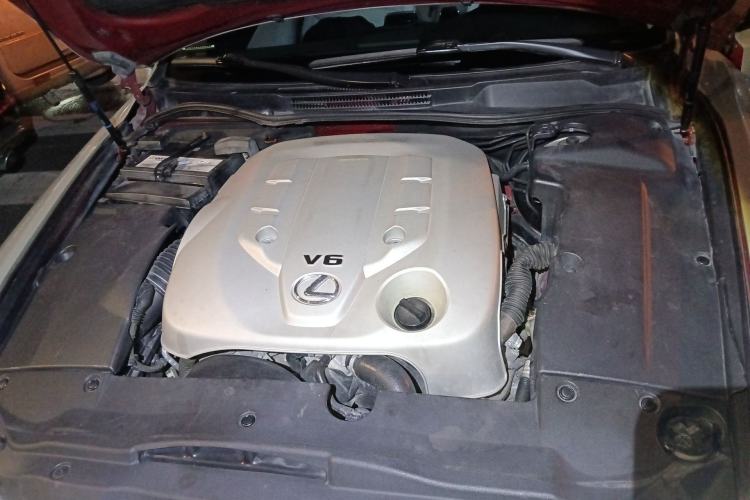 Used Lexus IS 2009 300C Engine Bay