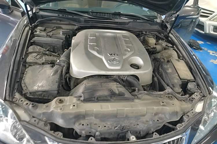 Used Lexus IS 2009 300 Engine Bay