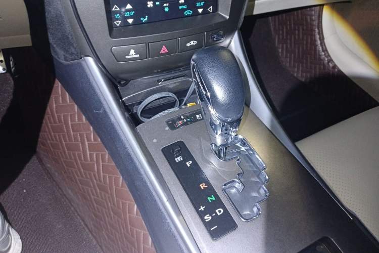 Used Lexus IS 2009 300C Gear Lever