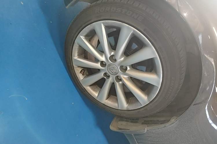 Used Lexus IS 2009 300 Left Front Wheel Hub