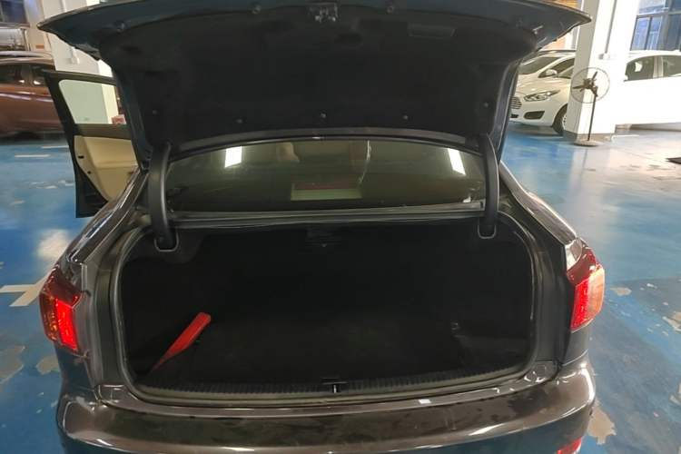 Used Lexus IS 2009 300 Trunk