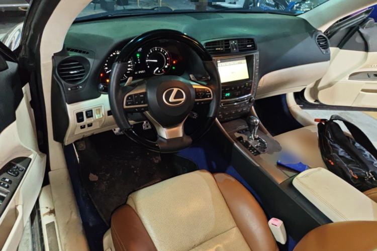 Used Lexus IS 2009 300C Center Console