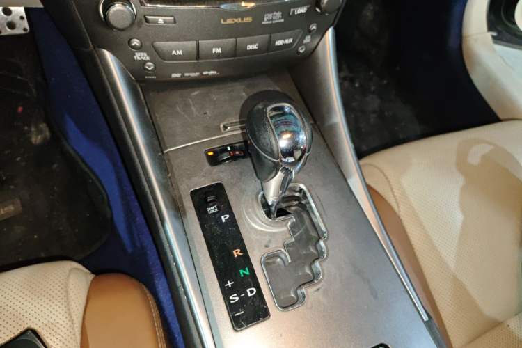 Used Lexus IS 2009 300C Gear Lever