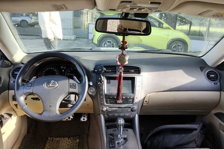 Used Lexus IS 2009 300 Center Console