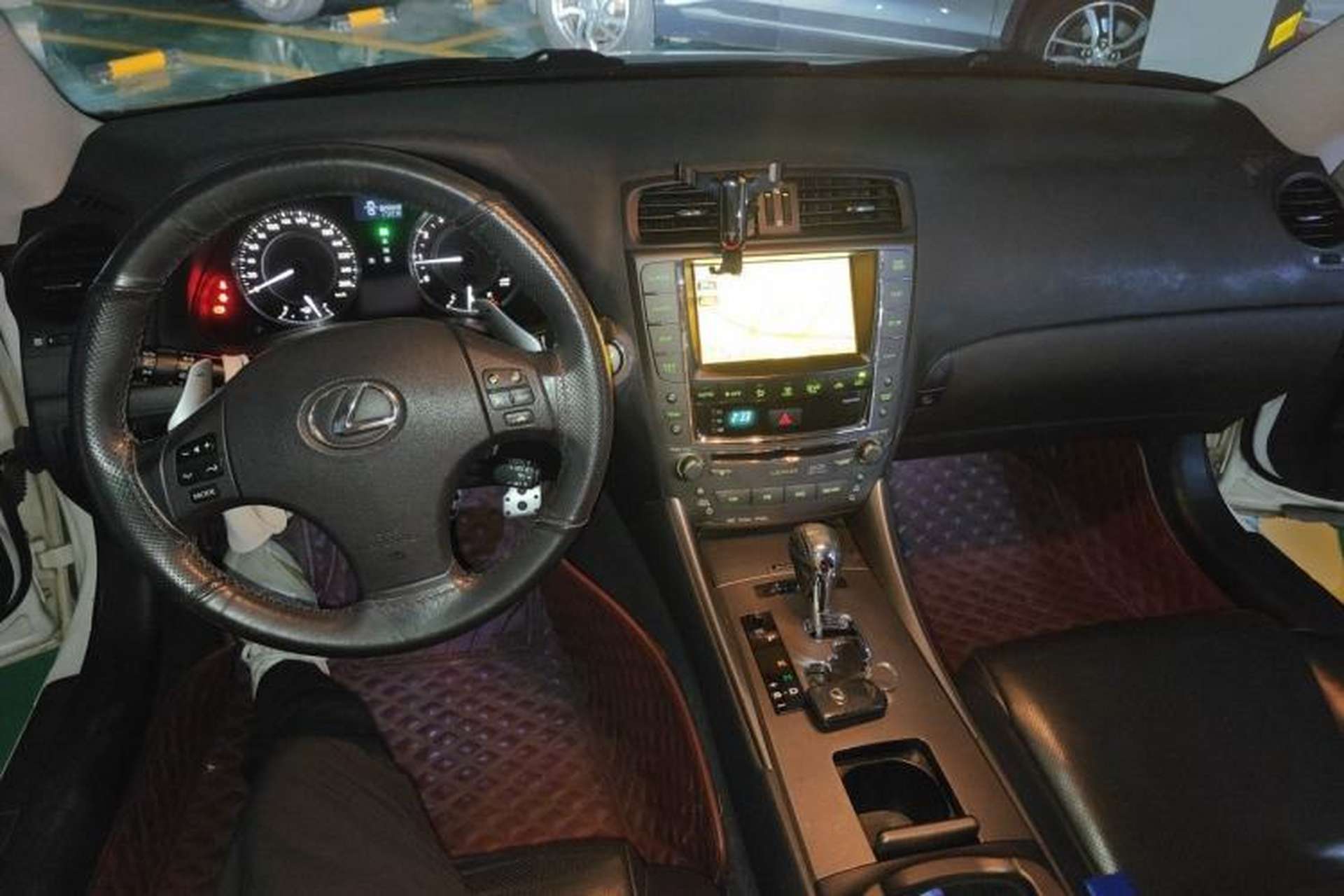 Used Lexus IS 2009 300C Center Console
