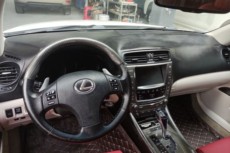Used Lexus IS 2009 300C Center Console