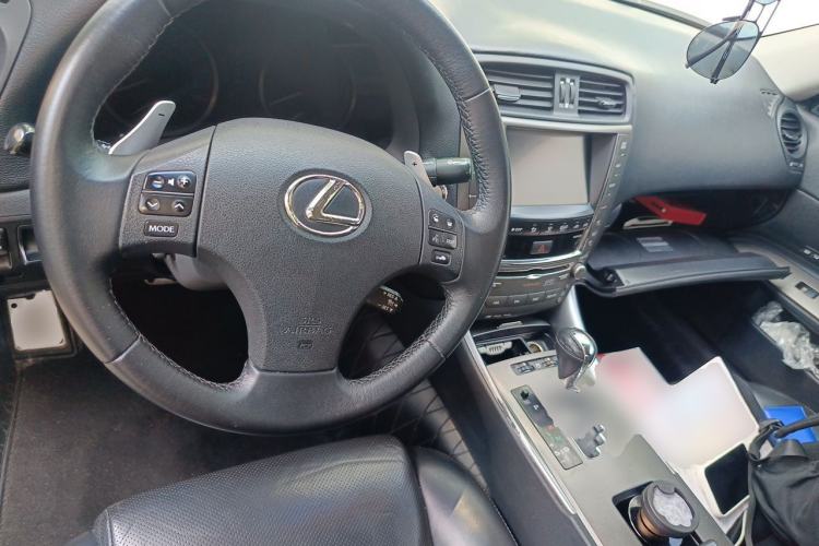 Used Lexus IS 2009 300C Center Console