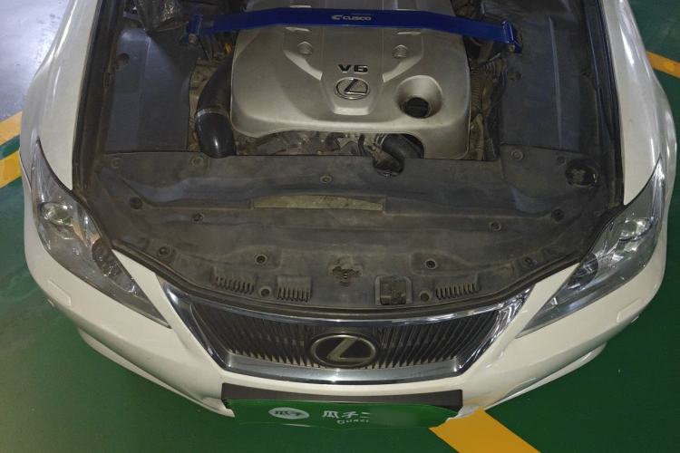 Used Lexus IS 2009 300C Engine Bay