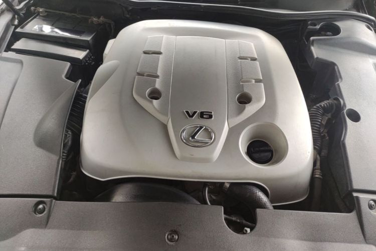 Used Lexus IS 2009 300C Engine Bay