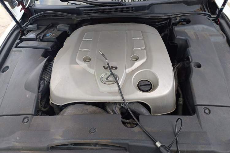 Used Lexus IS 2009 300C Engine Bay