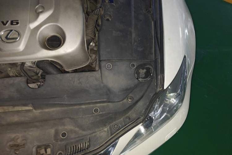 Used Lexus IS 2009 300C Engine Bay Left
