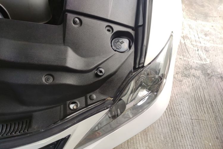 Used Lexus IS 2009 300C Engine Bay Left