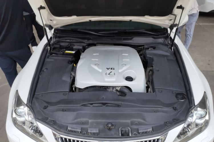 Used Lexus IS 2009 300 Engine Bay