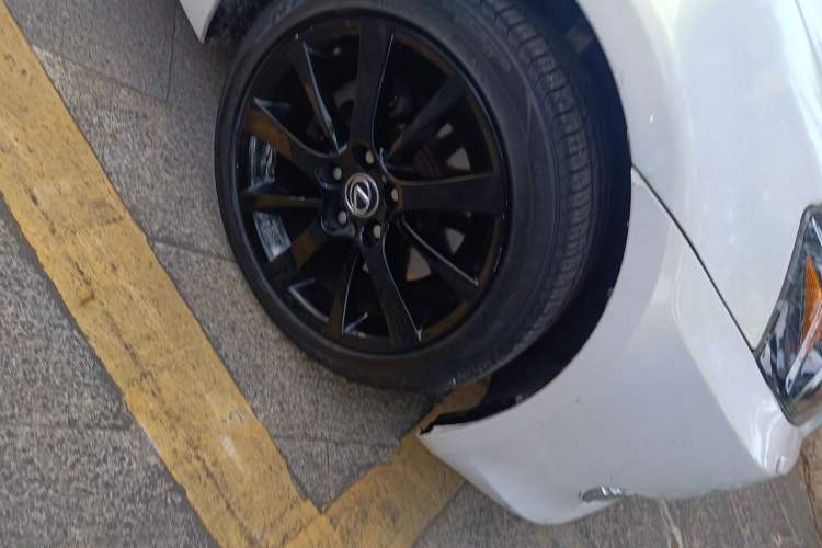 Used Lexus IS 2009 300C Right Front Wheel Hub