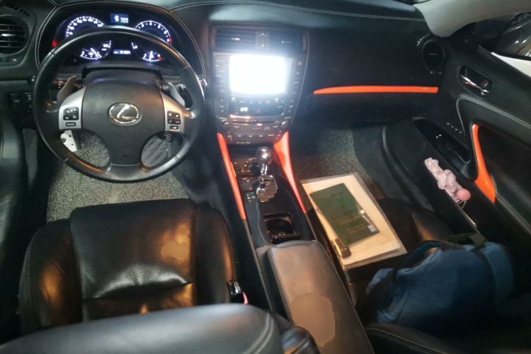 Used Lexus IS 2011 250C Center Console