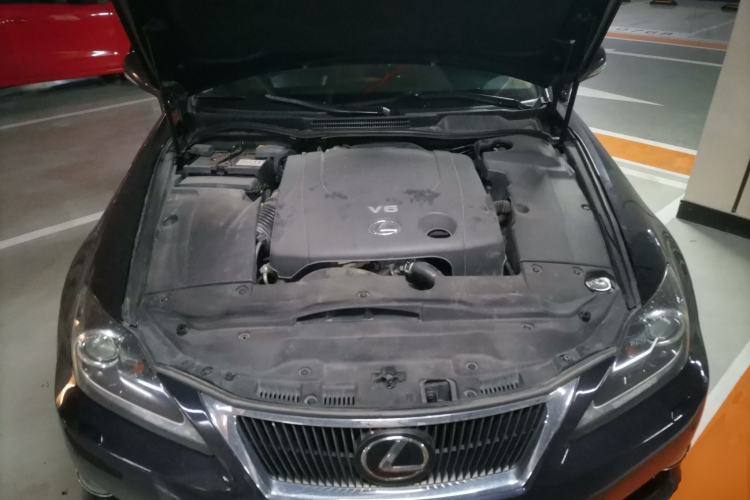 Used Lexus IS 2011 250C Engine Bay