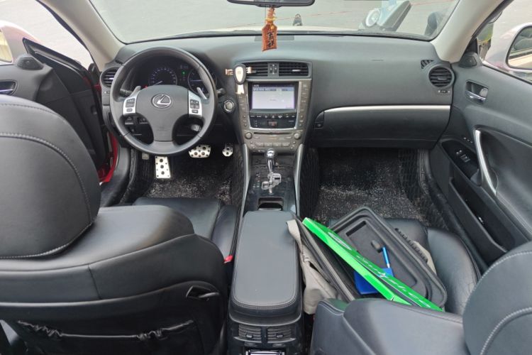 Used Lexus IS 2011 250C Center Console