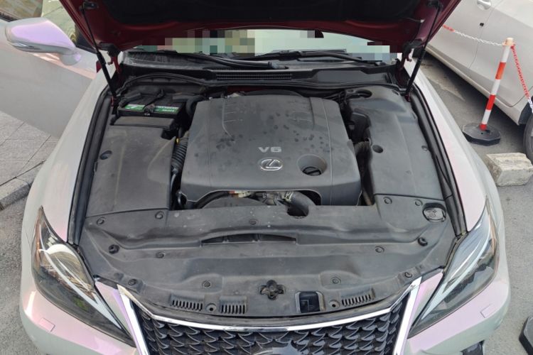 Used Lexus IS 2011 250C Engine Bay