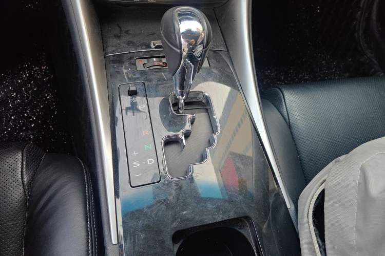 Used Lexus IS 2011 250C Gear Lever