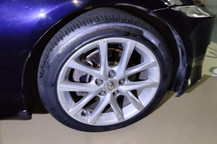 Used Lexus IS 2011 250 Sport Edition Right Front Wheel Hub