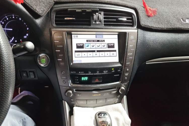 Used Lexus IS 2011 250C Audio And AC Panel