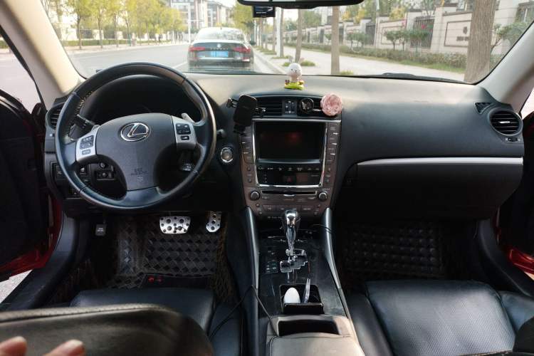 Used Lexus IS 2011 250C Center Console