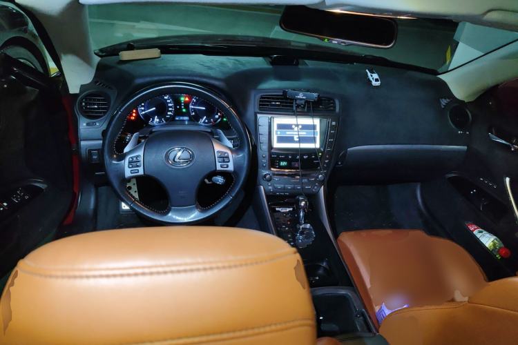 Used Lexus IS 2011 250C Center Console
