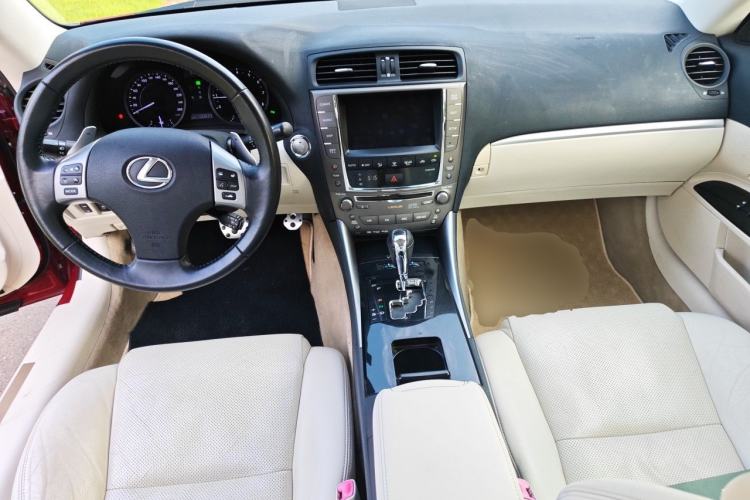 Used Lexus IS 2011 250C Center Console