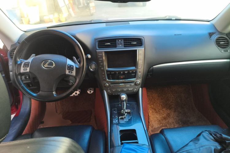 Used Lexus IS 2011 250C Center Console